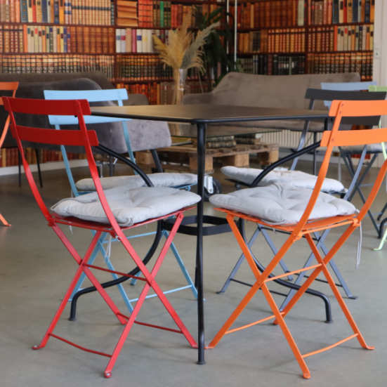 Bord i Café Cafeen på Vangede Bibliotek