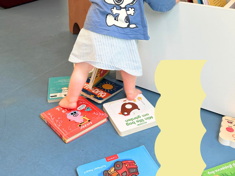 pige i biblioteket